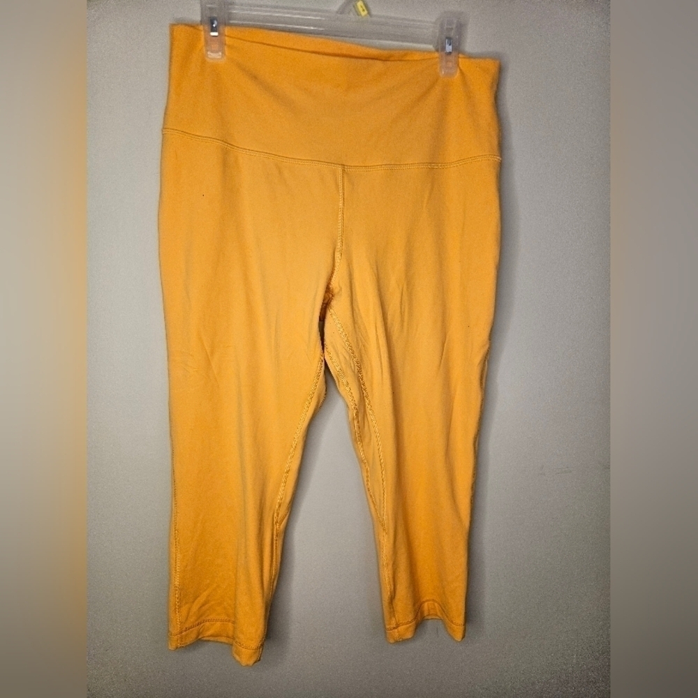Lululemon Align High-Rise Crop 21". Mango Dream. Size 8 Mango Dream